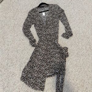 Banana Republic Black and White Long Sleeve Dress